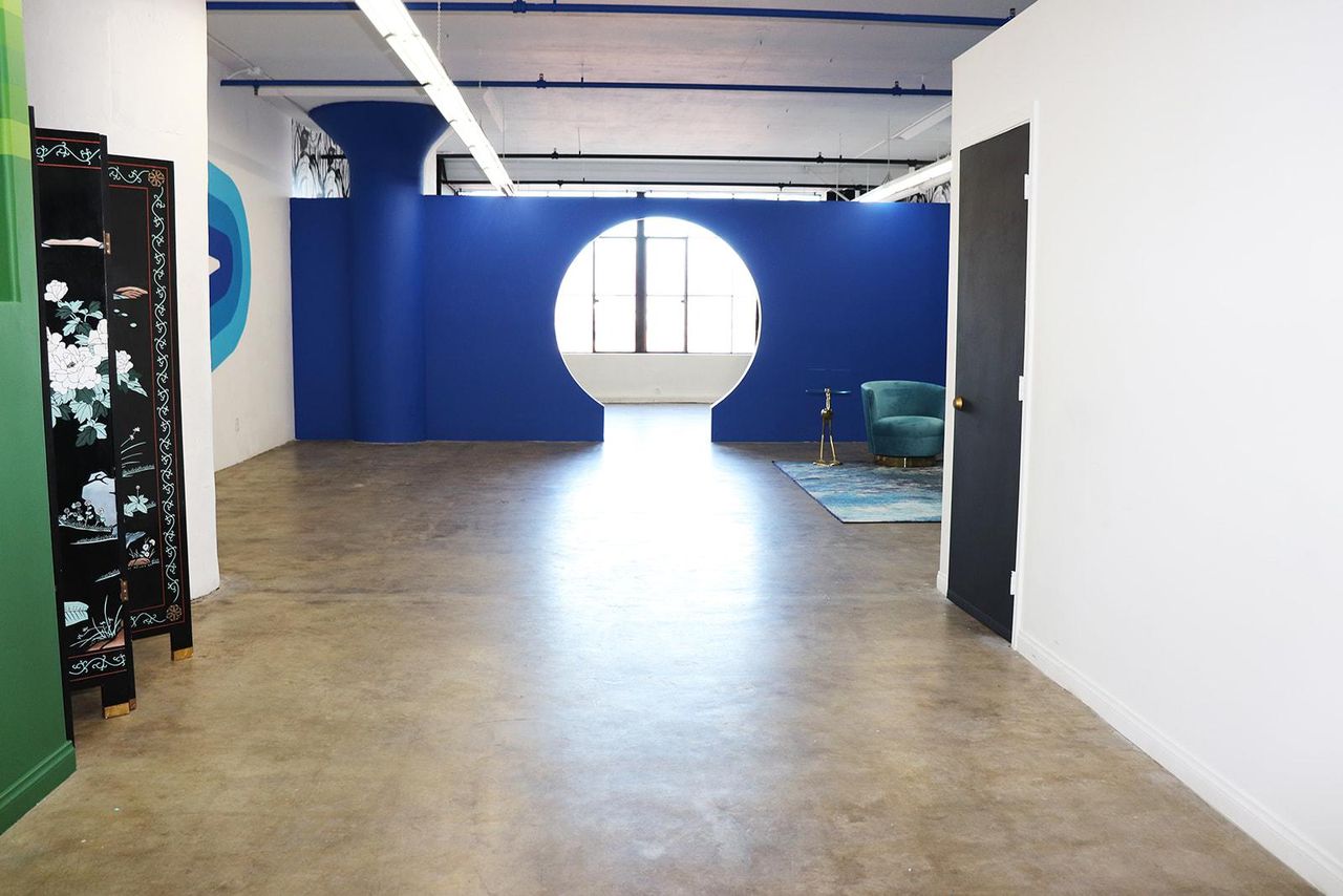 Los Angeles Presentation Galerie Brightly Lit Multi Set Colorful Event Space image 12