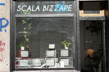 Berlin  Galerie Bizarre Galerie image 7