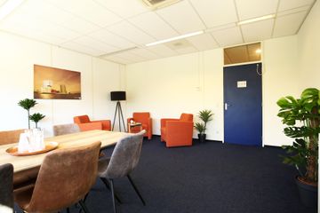 Almere Klantafspraak Vergaderruimtes en vergaderlocaties Oranje behandelkamer image 1