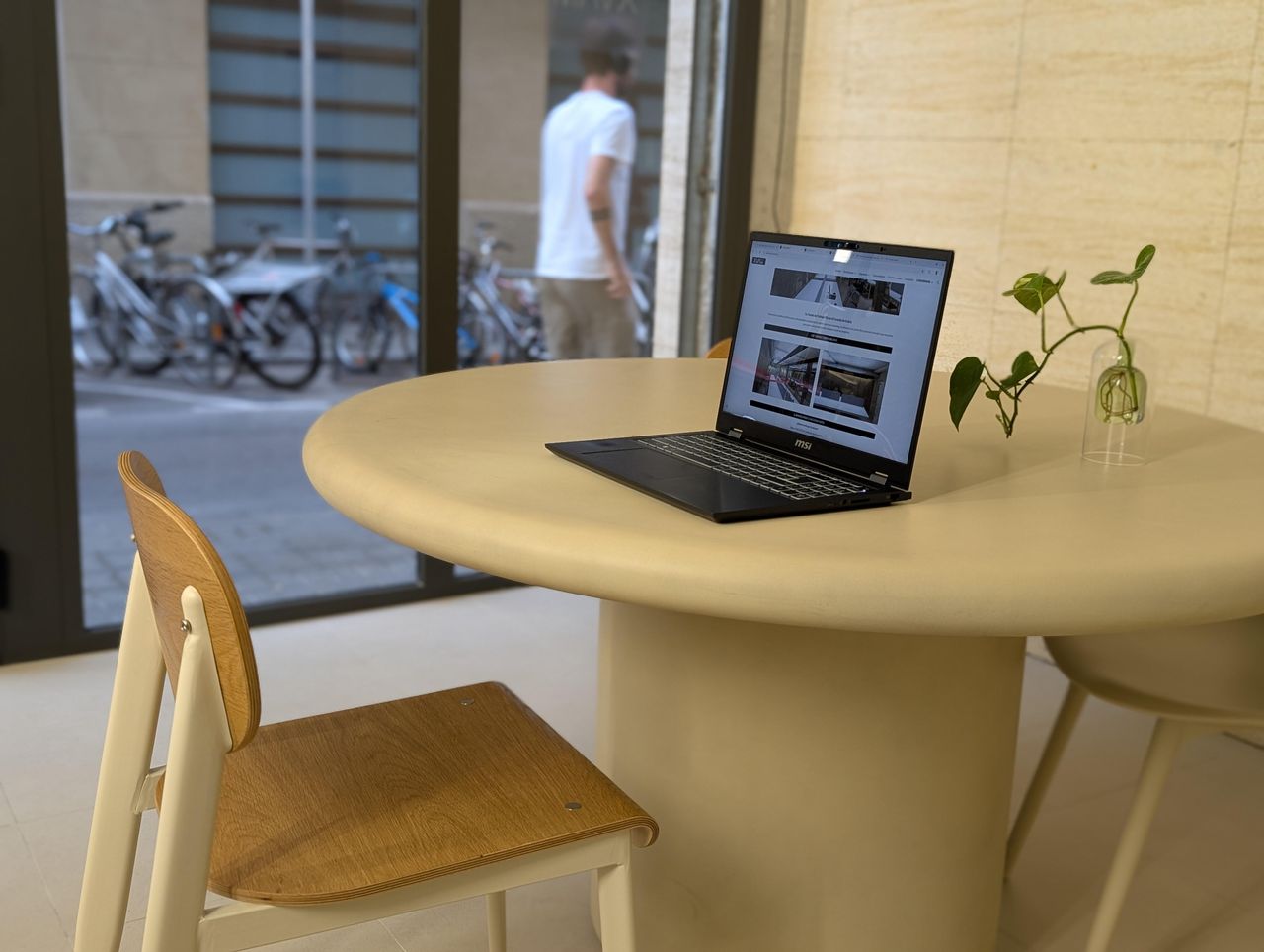 Barcelona  Coworking spaces HOT DESK image 6