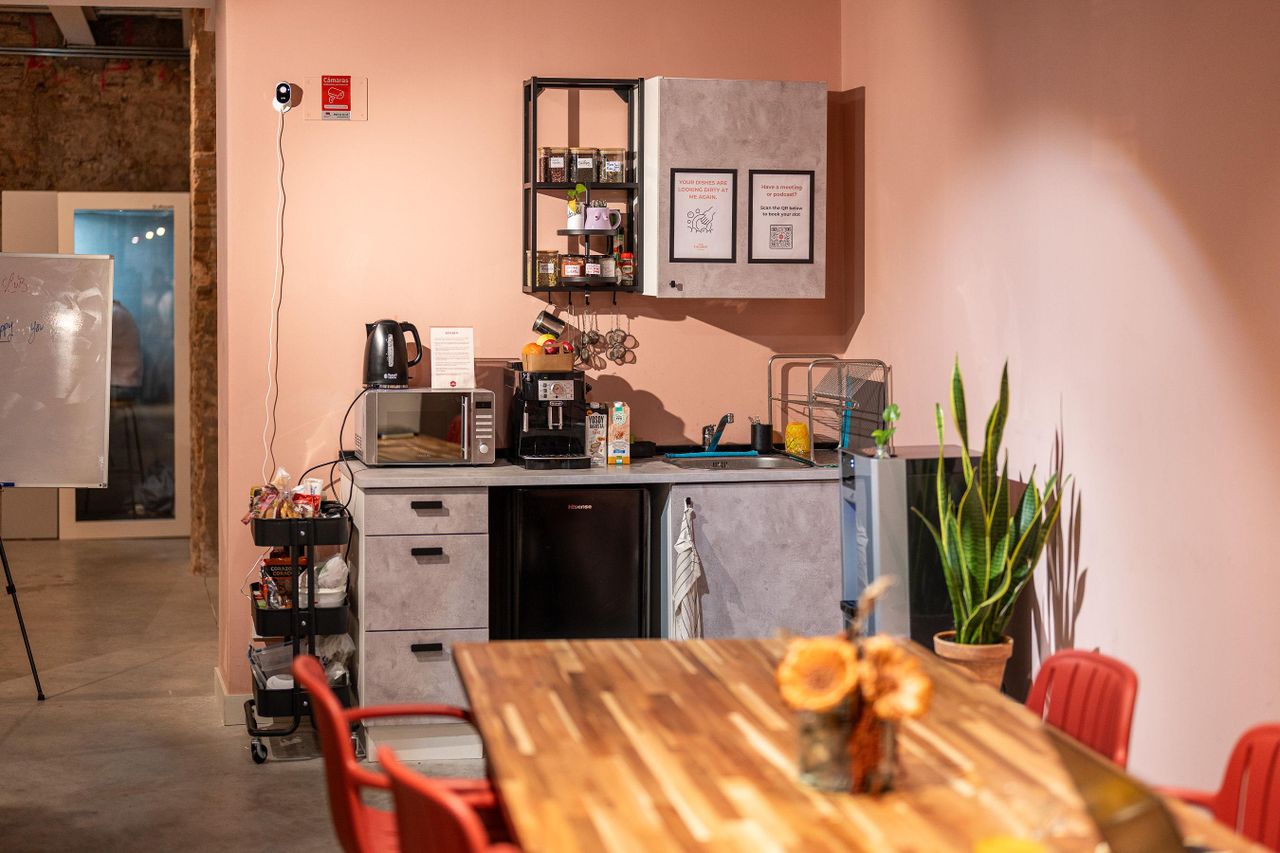 Barcelona  Flexibele kantoorruimtes GroundInn Lab - Creative Workspace in El Born image 5