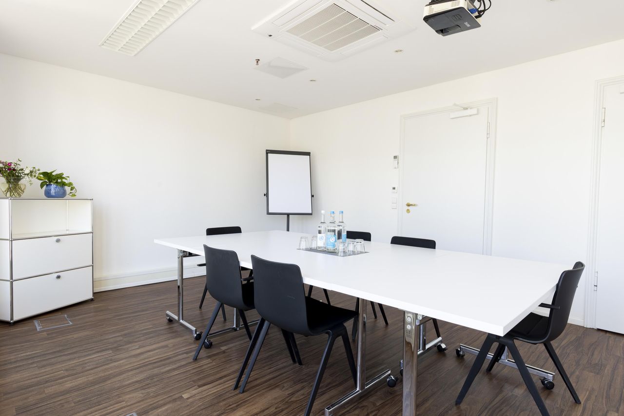 Hamburg Kunden-Meeting Meetingraum Alsterblick image 1