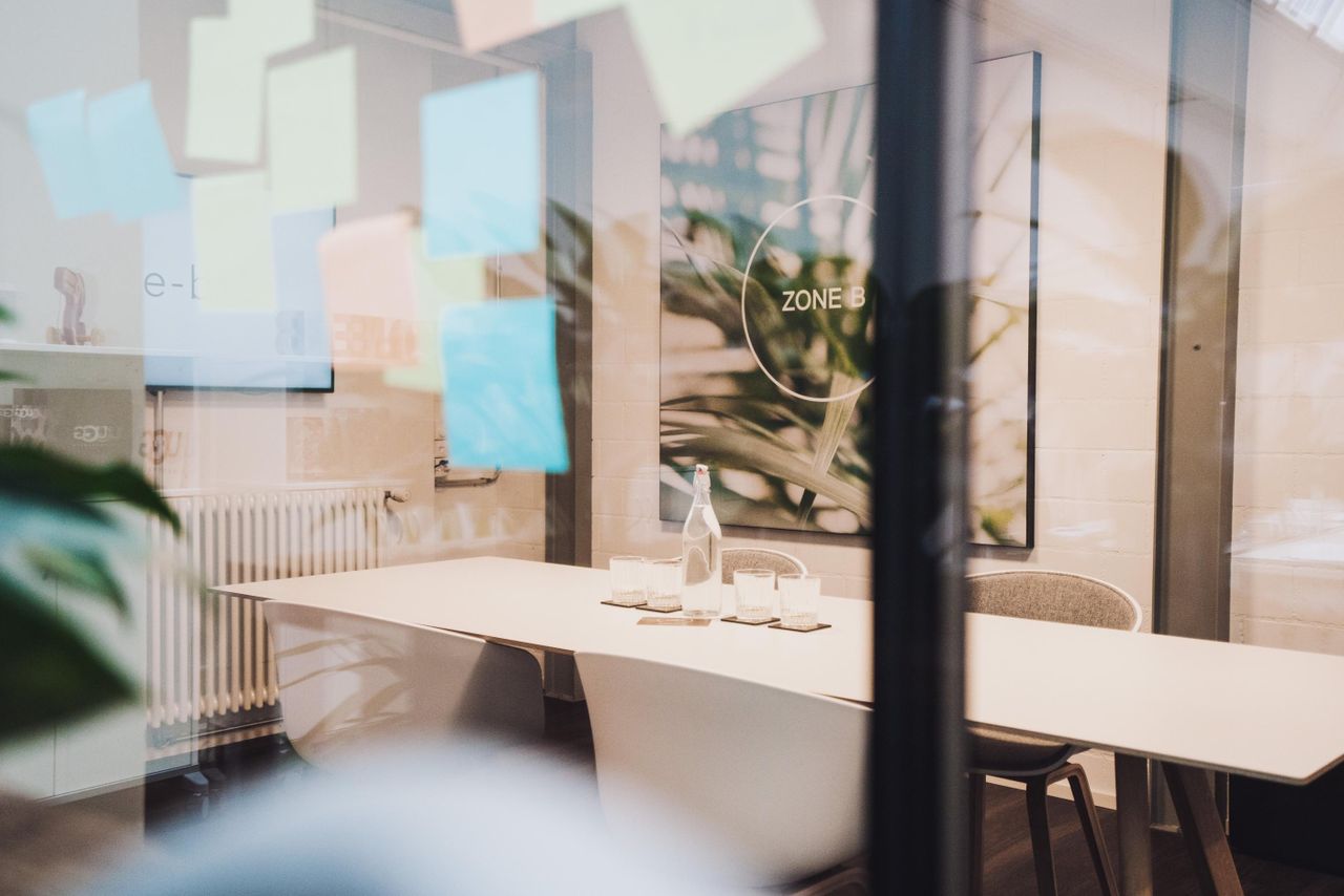 Rest of the World Kundengespräch  Sitzungszimmer image 3