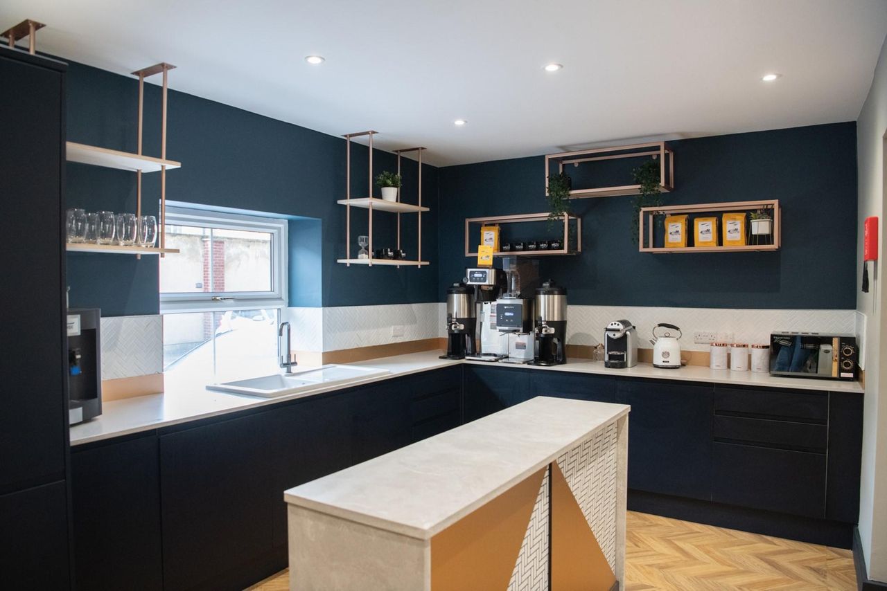 Rest van de wereld   Wizu Workspace - Royal House image 1