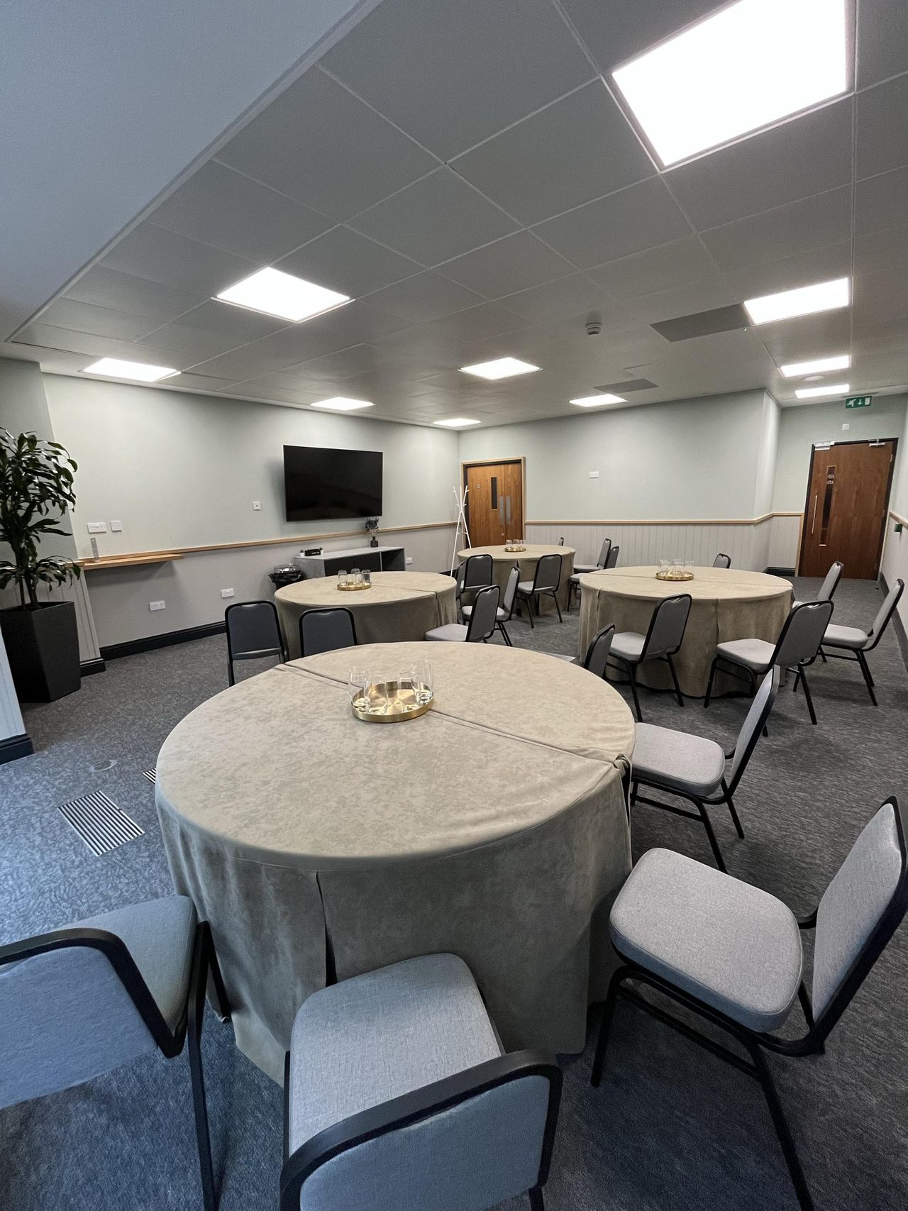 Rest of the World Mobile Working Meeting room Wizu Workspace - Glasgow - West Regent Street image 12