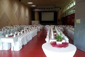 Rest der Welt PR & Marketing Event Stilvolle Eventhalle am Ufer der Paar image 10