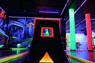 Hofheim Am Taunus PR & Marketing Event Schwarzlichthelden Minigolf image 10