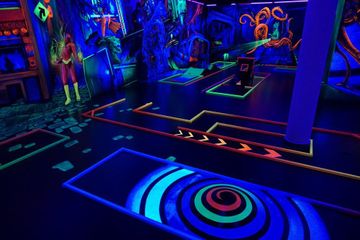 Hofheim Am Taunus PR & Marketing Event Schwarzlichthelden Minigolf image 10