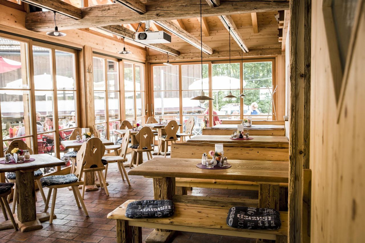 Rest der Welt Geburtstag  Sportalm Bar Restaurant  image 10