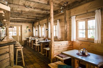 Rest der Welt Geburtstag  Sportalm Bar Restaurant  image 10