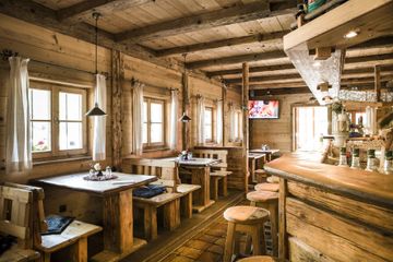 Rest der Welt Geburtstag  Sportalm Bar Restaurant  image 10