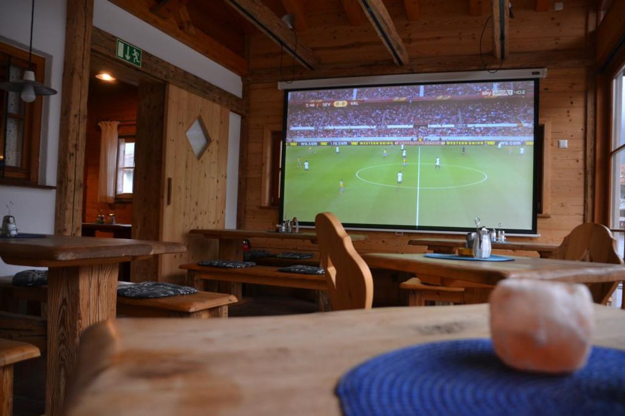 Rest der Welt Geburtstag  Sportalm Bar Restaurant  image 10