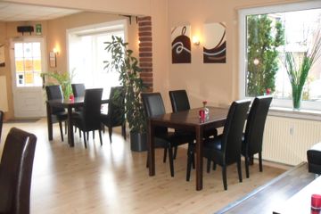 Elmshorn PR & Marketing Event  Weincafe Leonards-sit-in image 10