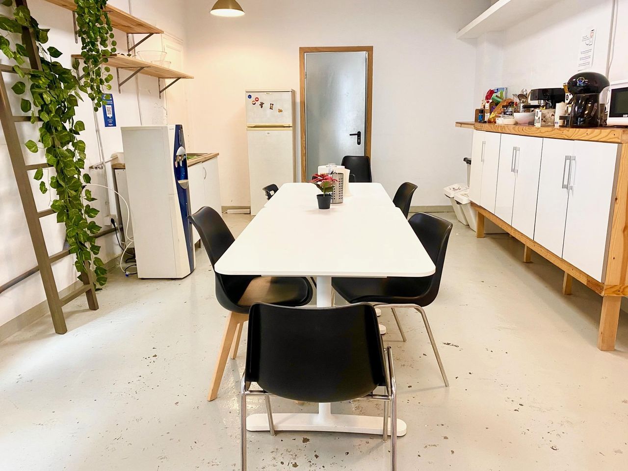 Rest of the World   Gracia Meeting Room image 3