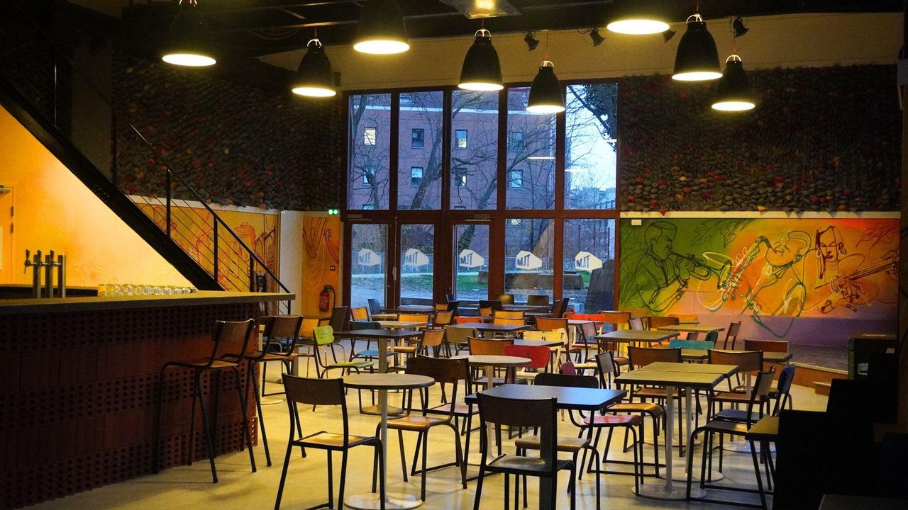 Paris  Restaurant Le TLM image 2