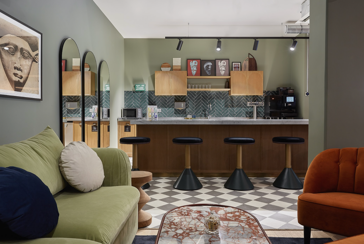 Berlin Offsite Meeting Function Room  image 2