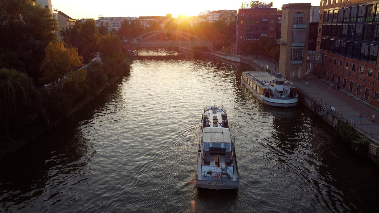 Berlin Mobiles Arbeiten Boat Solar Event- und Seminarschiff Orca ten Broke image 7