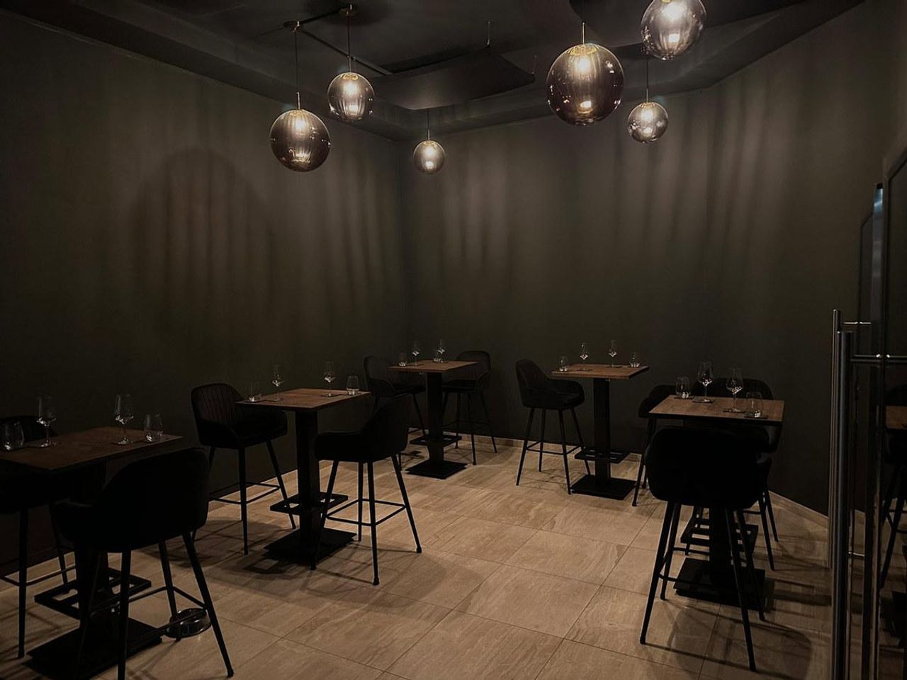 Rest van de wereld   Vino's Weinbar Düsseldorf image 1