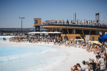 Hallbergmoos Kreatives Meeting Eventlocation o2 SURFTOWN MUC image 0