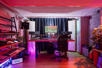 Berlin Coworking Tonstudio Refuge Worldwide image 1