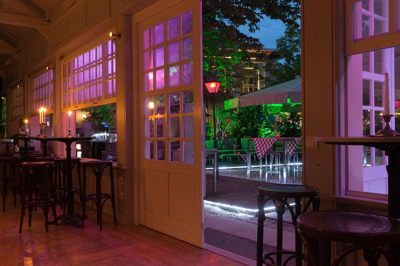 Ismaning PR & Marketing Event Veranstaltungsraum Bar Ludwig II image 10