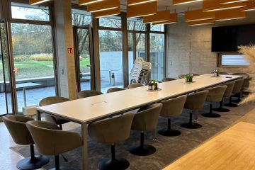 Cologne   Burcu Gözen image 6