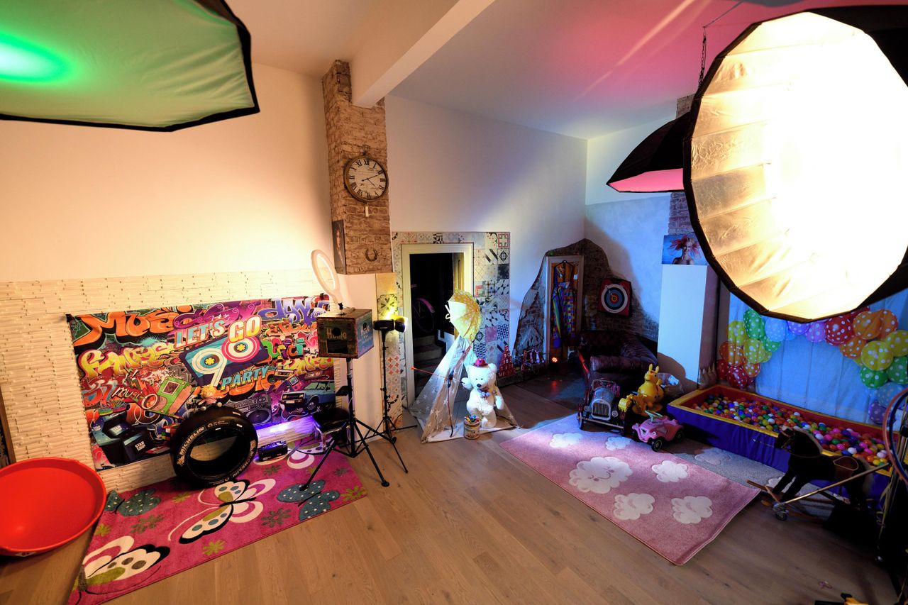 Dortmund PR & Marketing Event Film-/Fotostudio/Mietstudio/Studio XrawStudios.com image 10