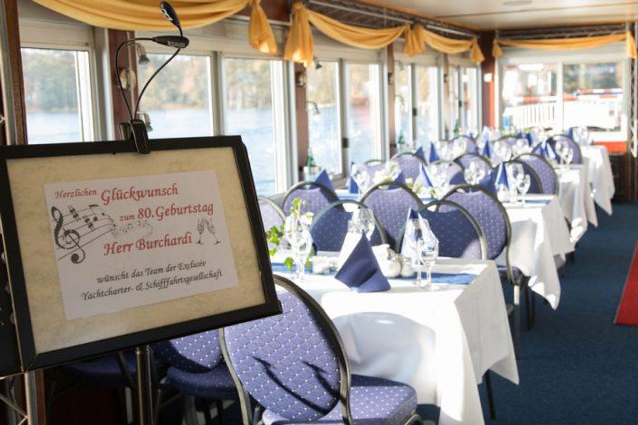 Berlin Sommerfest Schiff/Eventschiff/Floß Exklusive Yacht- und Schiffsvermietung EYS image 10