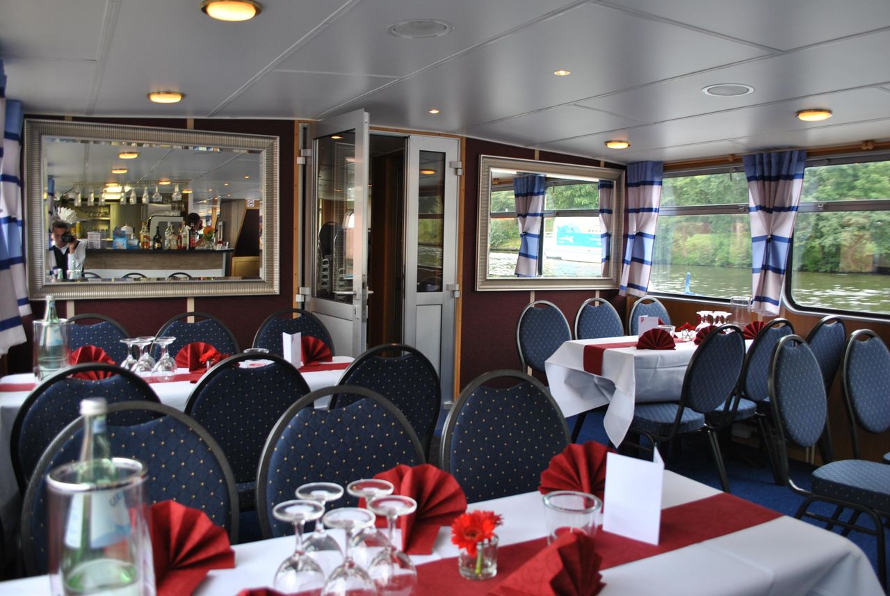 Berlin Sommerfest Schiff/Eventschiff/Floß Exklusive Yacht- und Schiffsvermietung EYS image 10