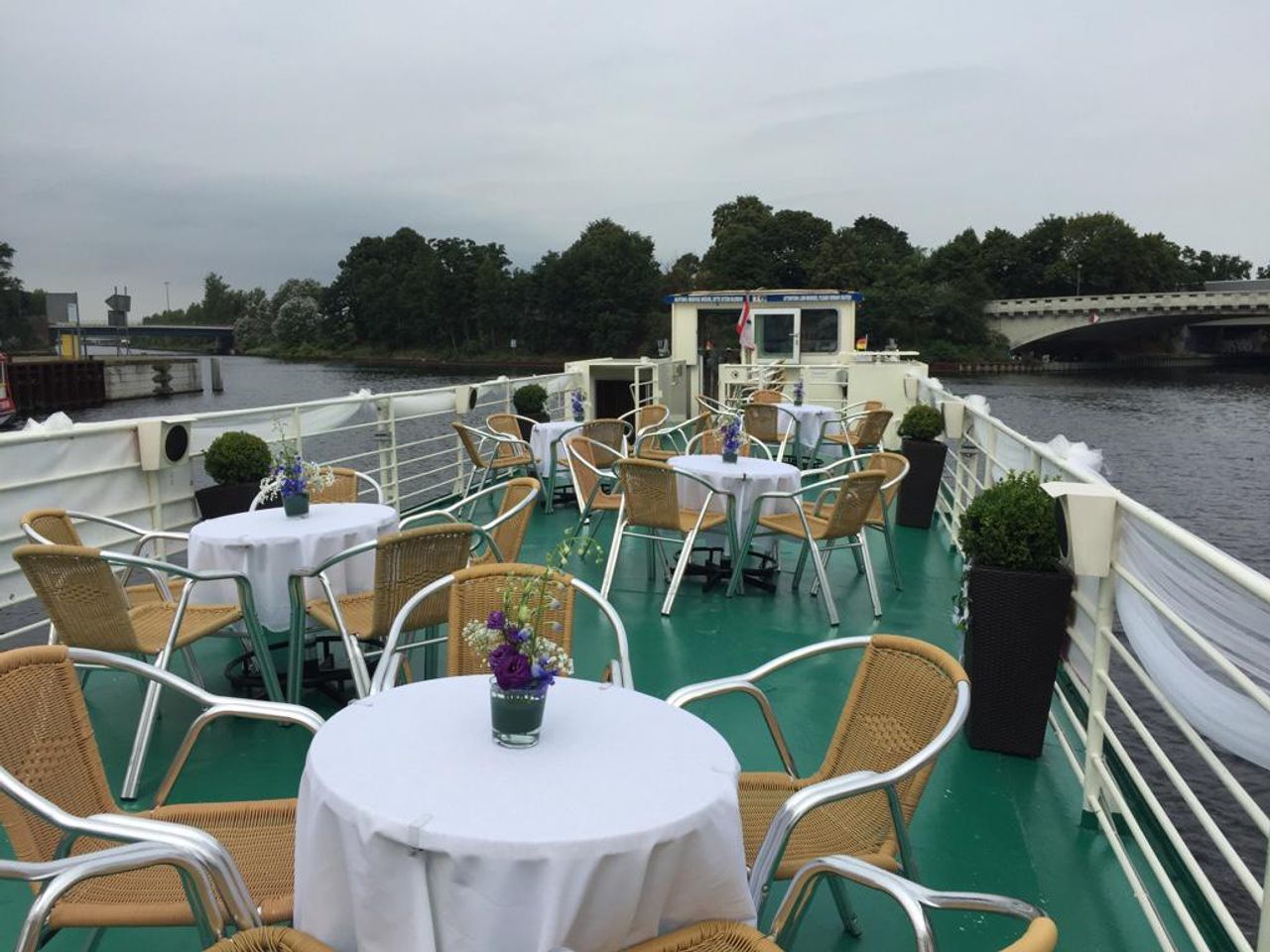 Berlin Sommerfest Schiff/Eventschiff/Floß Exklusive Yacht- und Schiffsvermietung EYS image 10