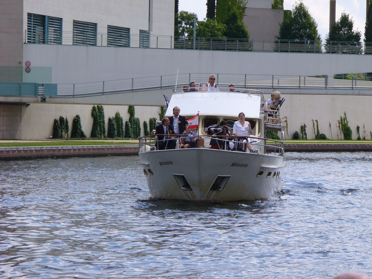 Berlin Sommerfest Schiff/Eventschiff/Floß Exklusive Yacht- und Schiffsvermietung EYS image 10