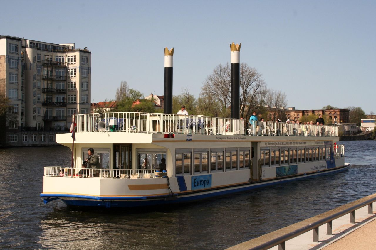 Berlin Sommerfest Schiff/Eventschiff/Floß Exklusive Yacht- und Schiffsvermietung EYS image 10