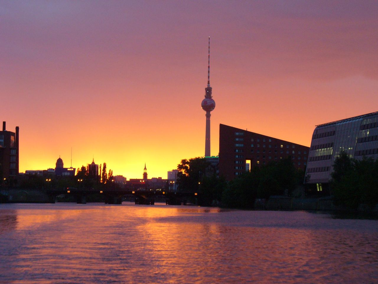 Berlin Sommerfest Schiff/Eventschiff/Floß Exklusive Yacht- und Schiffsvermietung EYS image 10