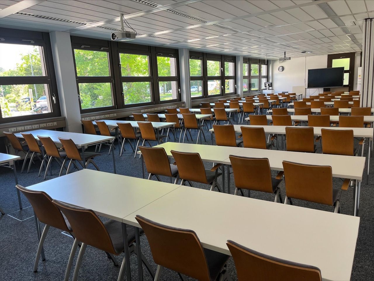 München Kundengespräch Boardrooms  image 2