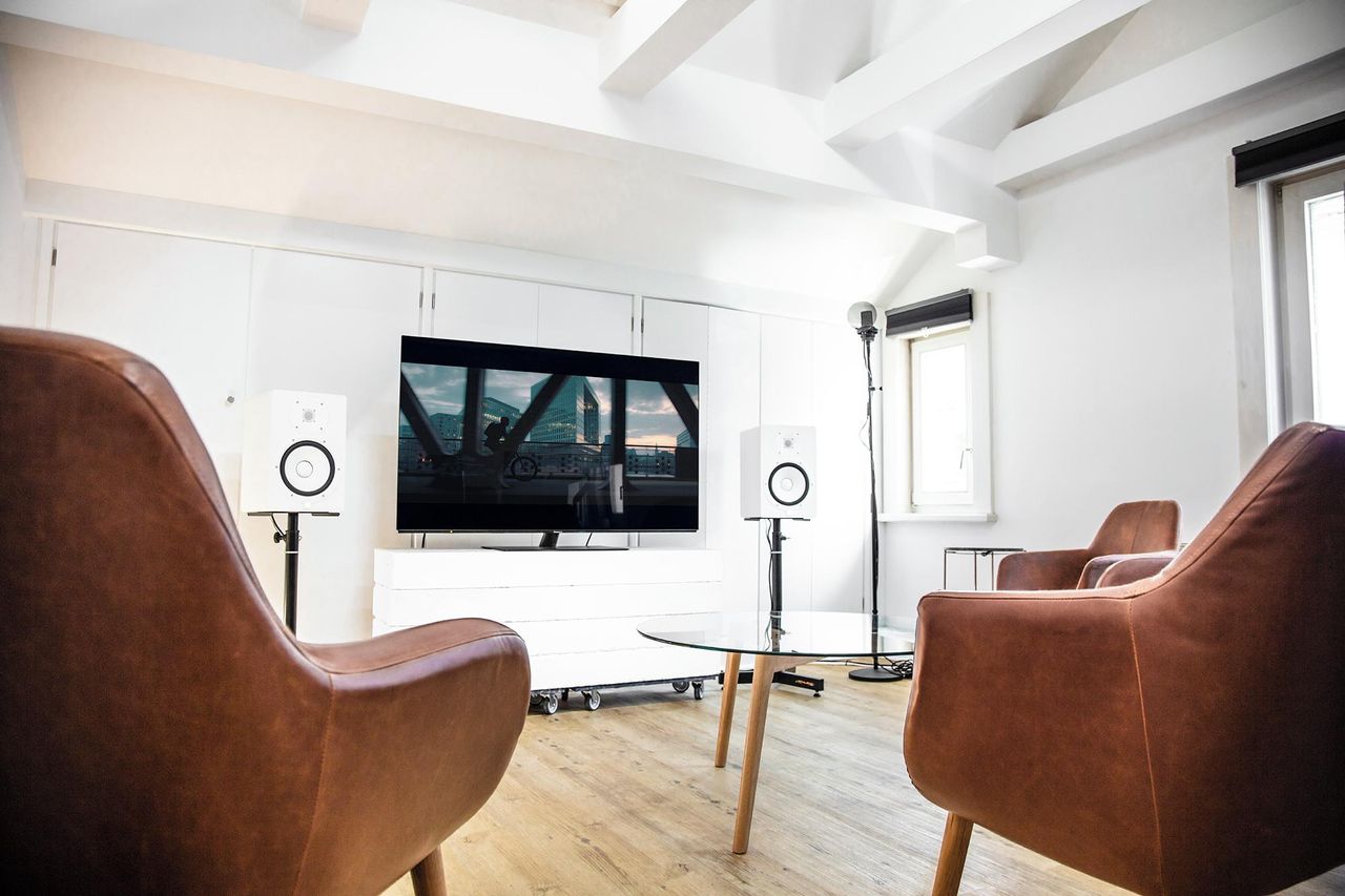 Hamburg  Schnittstudio Schnittplatz // Eleven Post Production image 0