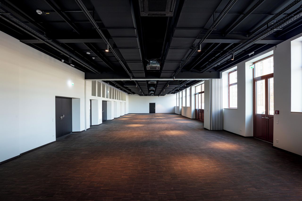 München  Historisches Gebäude MOTORWORLD München image 3