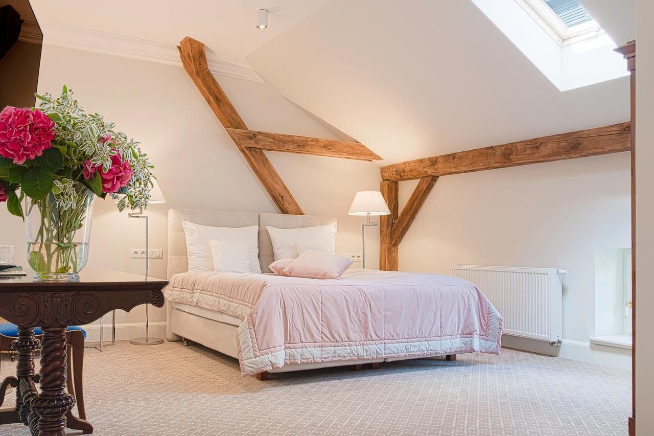 Rest of the World Offsite Meeting Unusual venue Manowce Palace image 20