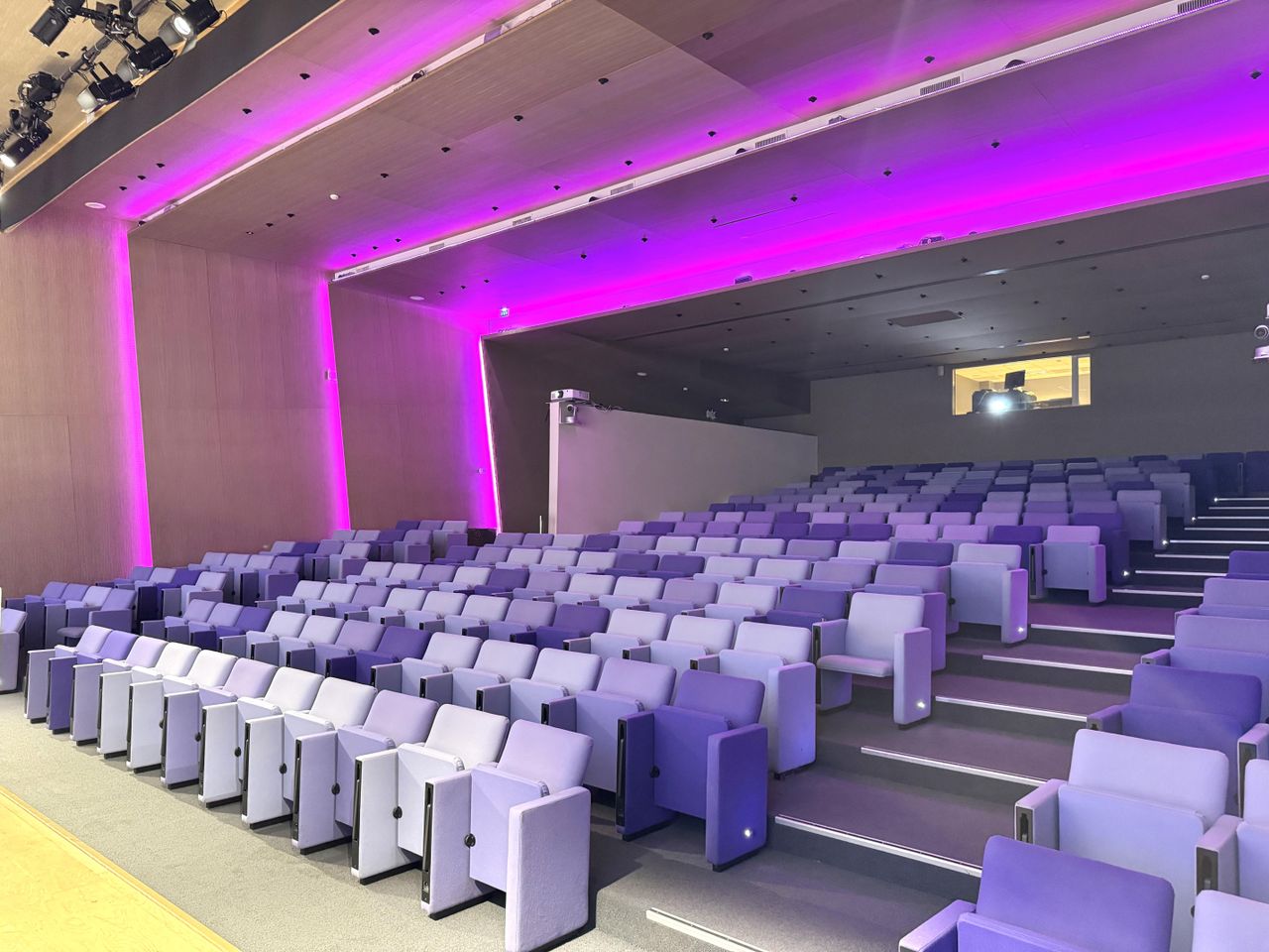 Parijs Client Meeting Bedrijvencentrum Business Center EOS - Work & Share image 3