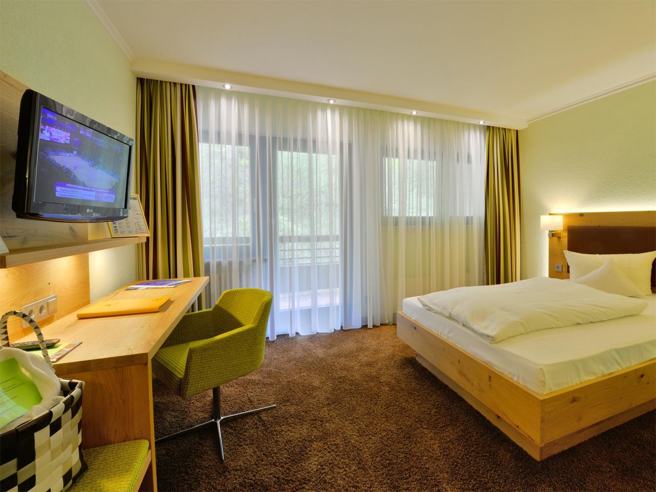 Rest of the World   Ringhotel Mönchs Waldhotel image 1