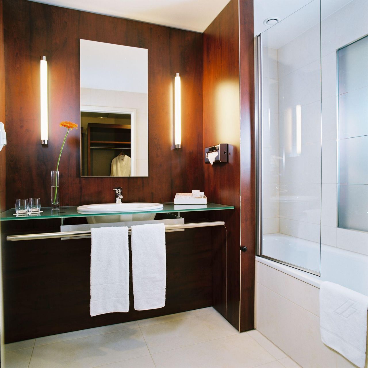 Rest of the World   NH Wien Airport image 5169