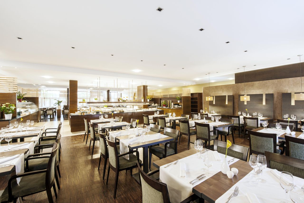 Rest of the World   NH Wien Airport image 5172