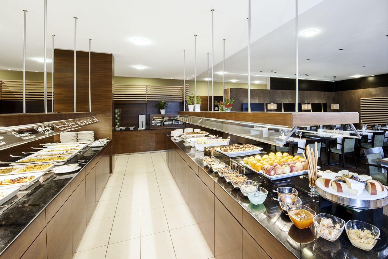 Rest of the World   NH Wien Airport image 5173