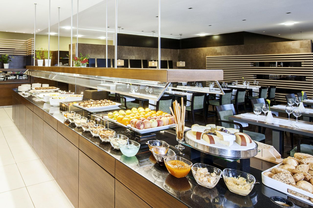 Rest of the World   NH Wien Airport image 5174