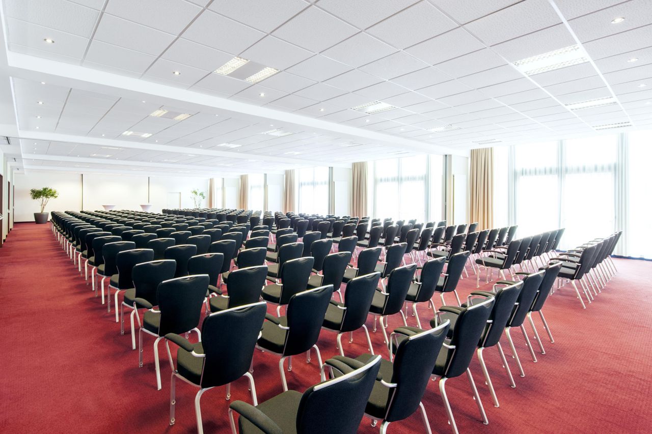 Rest of the World   NH Wien Airport image 5185