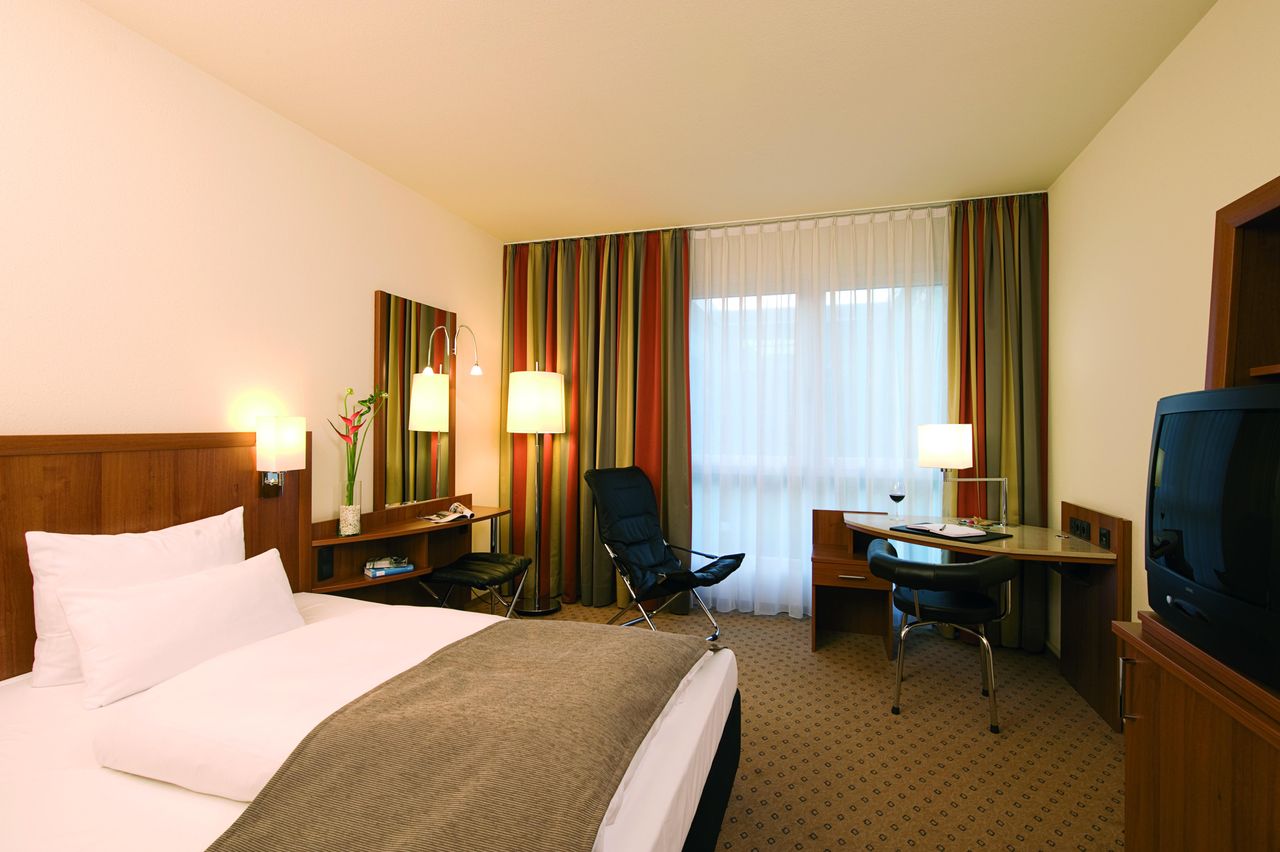 Munich   NH München Dornach image 5219