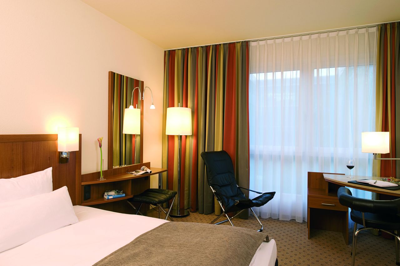 Munich   NH München Dornach image 5220