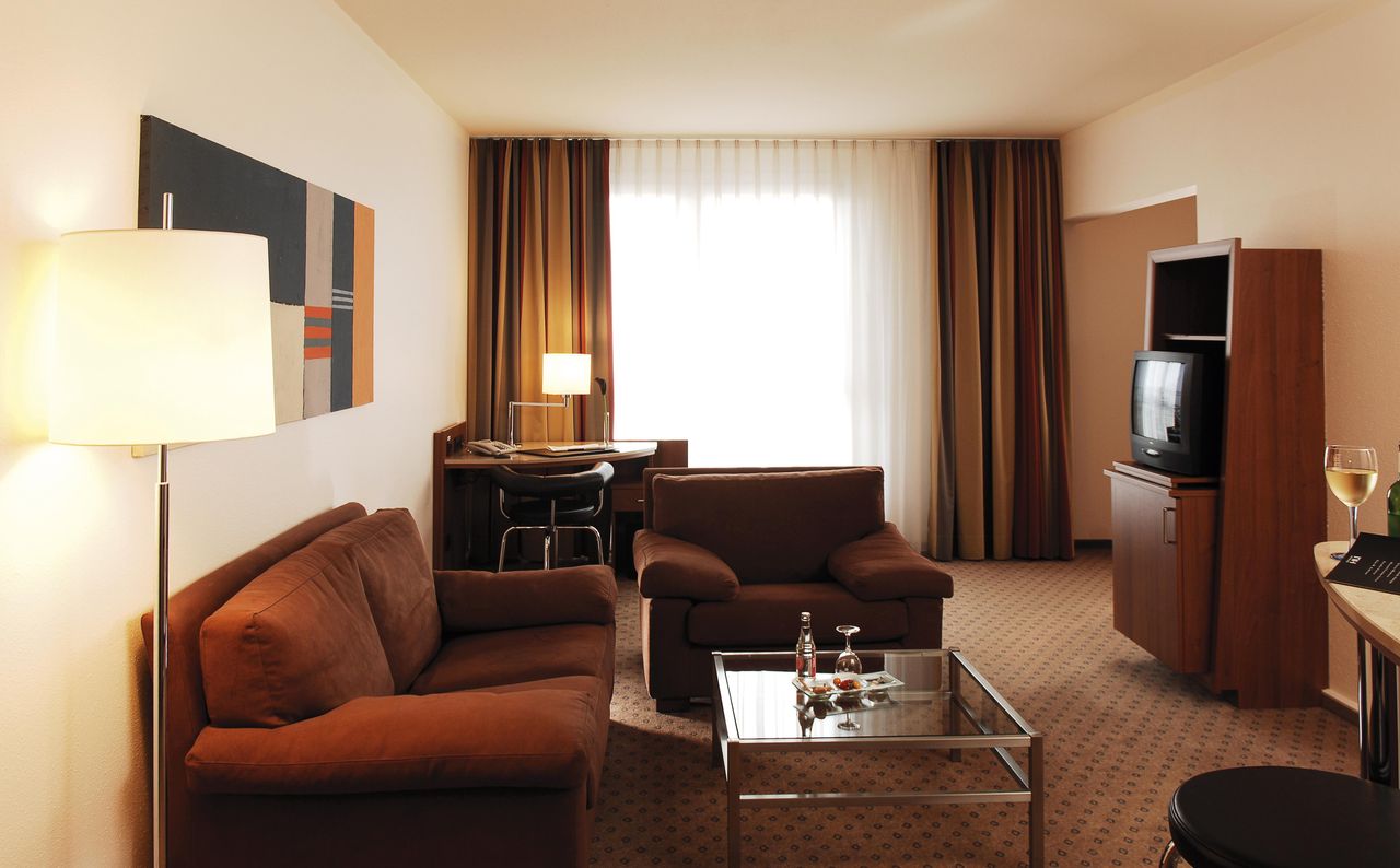 Munich   NH München Dornach image 5223