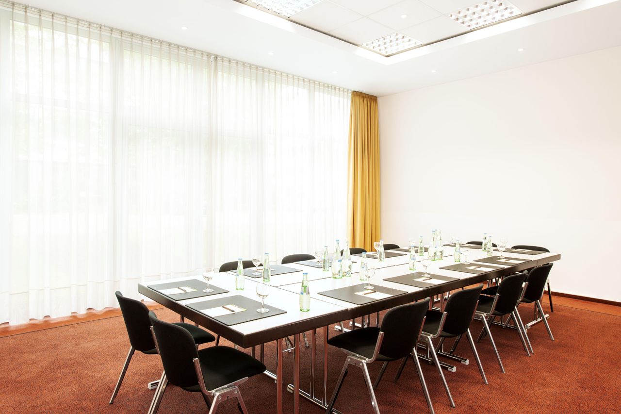 Munich   NH München Dornach image 5240