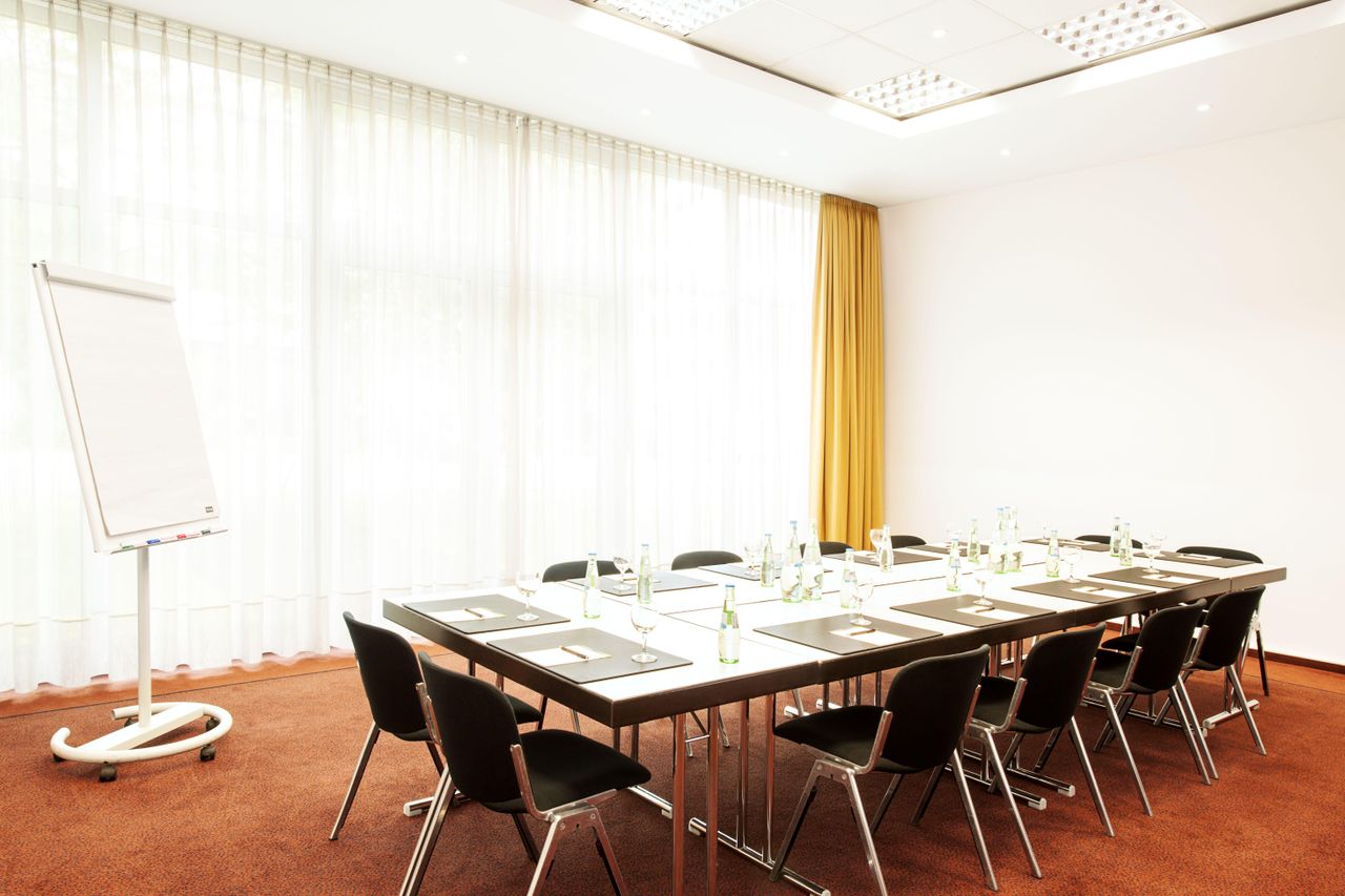 Munich   NH München Dornach image 5241