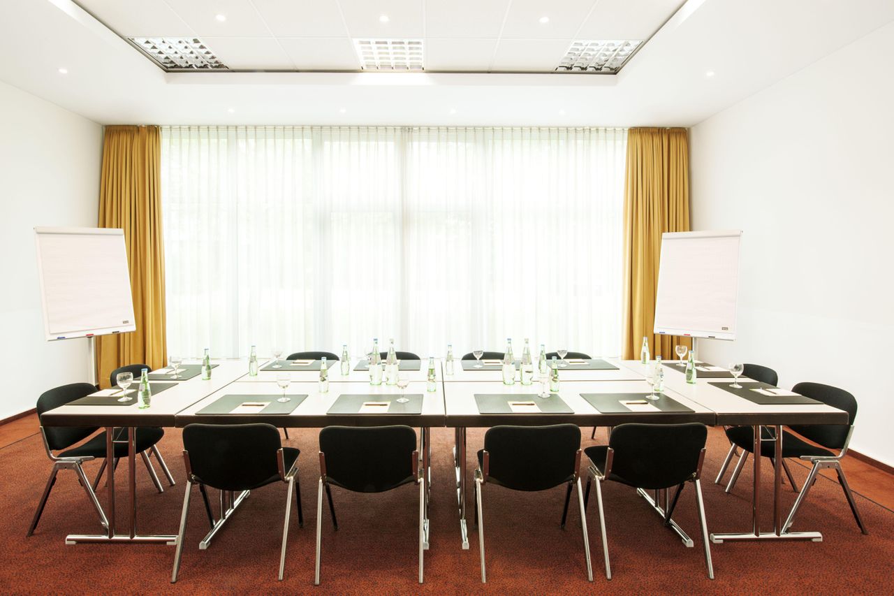 Munich   NH München Dornach image 5242